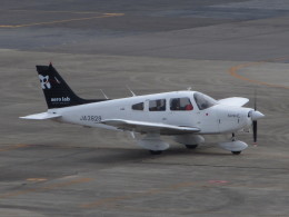 takaponさんが、名古屋飛行場で撮影した日本フライングサービス PA-28-161 Cherokee Warrior IIの航空フォト（飛行機 写真・画像）