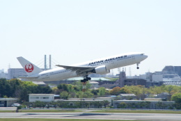 Speed Birdさんが、伊丹空港で撮影した日本航空 777-289の航空フォト（飛行機 写真・画像）