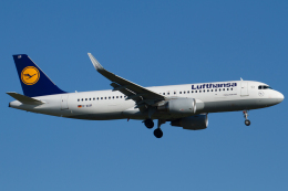 よっしぃさんが、フランクフルト国際空港で撮影したルフトハンザドイツ航空 A320-214の航空フォト（飛行機 写真・画像）