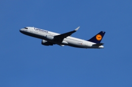 twining07さんが、ロンドン・ヒースロー空港で撮影したルフトハンザドイツ航空 A320-214の航空フォト（飛行機 写真・画像）