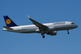 よっしぃさんが、フランクフルト国際空港で撮影したルフトハンザドイツ航空 A320-214の航空フォト（飛行機 写真・画像）