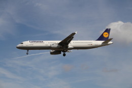 コタちゃんさんが、ロンドン・ヒースロー空港で撮影したルフトハンザドイツ航空 A321-231の航空フォト（飛行機 写真・画像）