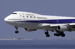 planetさんが、那覇空港で撮影した全日空 747SR-81の航空フォト（飛行機 写真・画像）