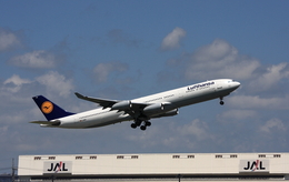 MOHICANさんが、成田国際空港で撮影したルフトハンザドイツ航空 A340-311の航空フォト（飛行機 写真・画像）