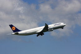 MOHICANさんが、成田国際空港で撮影したルフトハンザドイツ航空 A340-311の航空フォト（飛行機 写真・画像）