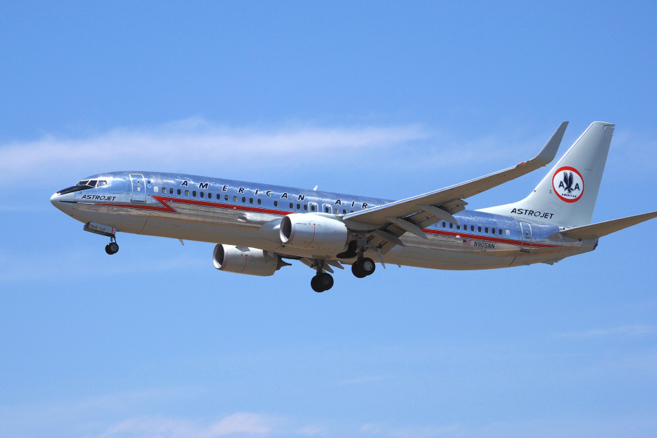 航空機・ヘリコプター AmericanAirlines BOEING737-800 アメリカン航空 Boeing 737-800 N905NN ロサンゼルス国際空港