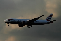 twining07さんが、ロンドン・ヒースロー空港で撮影したブリティッシュ・エアウェイズ 777-236/ERの航空フォト（飛行機 写真・画像）