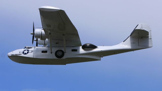 航空見聞録さんが、ポー・ピレネー空港で撮影したPrivate Owner PBY-5A Catalinaの航空フォト（飛行機 写真・画像）