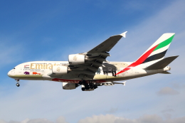 航空フォト：A6-EDG エミレーツ航空 A380