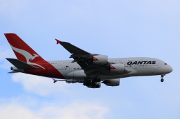 ★azusa★さんが、シンガポール・チャンギ国際空港で撮影したカンタス航空 A380-842の航空フォト（飛行機 写真・画像）