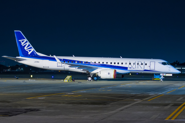 絶版品　全日空商事　MRJ90 1/100 5号機　JA25MJ 1/200 MRJ-90 ANA 飛行試験機5号機 JA25MJ [MR29016] 全日空商事