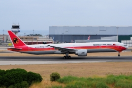 アンゴラ航空Boeing 777-300ER TAAGアンゴラ航空 ボーイング777 航空フォト(飛行機 写真・画像