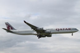 rjジジィさんが、ロンドン・ヒースロー空港で撮影したカタール航空 A340-642Xの航空フォト（飛行機 写真・画像）