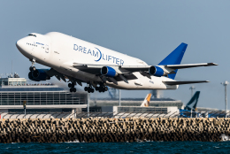 pinama9873さんが、中部国際空港で撮影したボーイング 747-409(LCF) Dreamlifterの航空フォト（飛行機 写真・画像）