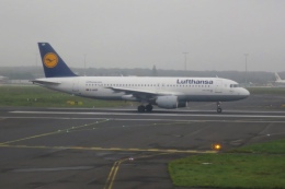 Hiro-hiroさんが、フランクフルト国際空港で撮影したルフトハンザドイツ航空 A320-211の航空フォト（飛行機 写真・画像）