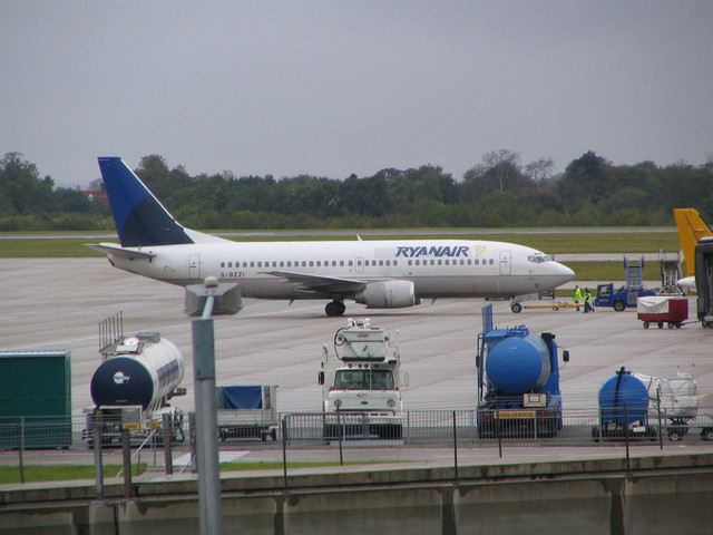 もんがーさんが、ロンドン・スタンステッド空港で撮影したライアンエア 737-3Q8の航空フォト（飛行機 写真・画像）