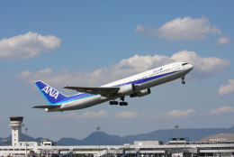 TAK_HND_NRTさんが、高松空港で撮影した全日空 767-381の航空フォト（飛行機 写真・画像）