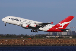 つみネコ♯2さんが、シドニー国際空港で撮影したカンタス航空 A380-842の航空フォト（飛行機 写真・画像）