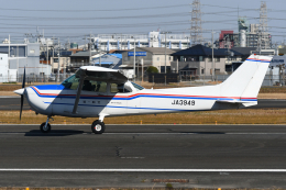 PASSENGERさんが、八尾空港で撮影した第一航空 172P Skyhawkの航空フォト（飛行機 写真・画像）