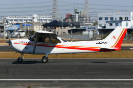 PASSENGERさんが、八尾空港で撮影した朝日航空 172S Skyhawk SPの航空フォト（飛行機 写真・画像）