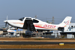 PASSENGERさんが、八尾空港で撮影した日本個人所有 SR22 G2の航空フォト（飛行機 写真・画像）