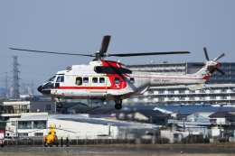 PASSENGERさんが、八尾空港で撮影した朝日航洋 AS332L1 Super Pumaの航空フォト（飛行機 写真・画像）