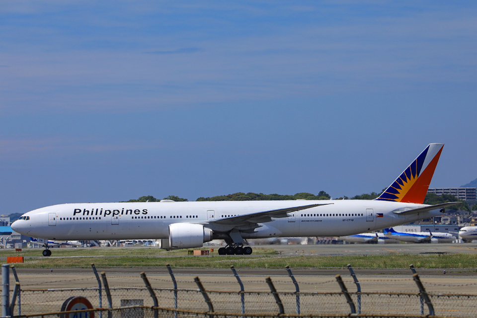 フィリピン航空 Boeing 777-300 RP-C7781 福岡空港 航空フォト