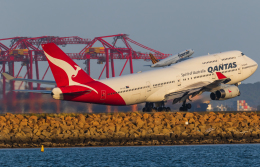 B.K JEONGさんが、シドニー国際空港で撮影したカンタス航空 747-438の航空フォト（飛行機 写真・画像）