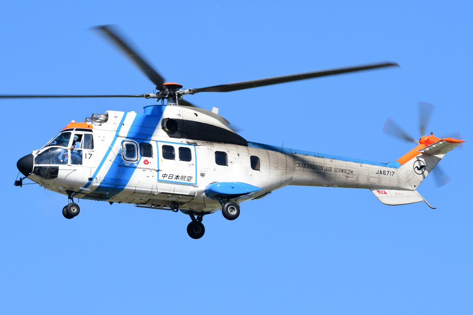 中日本航空 Aerospatiale AS332 Super Puma JA6717 名古屋飛行場