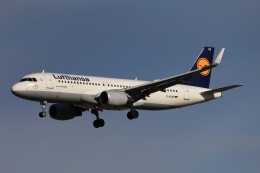 フッ軽の極美さんが、フランクフルト国際空港で撮影したルフトハンザドイツ航空 A320-214の航空フォト（飛行機 写真・画像）
