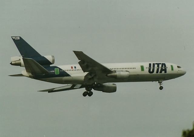 リゾッチャ(紫)さんが、伊丹空港で撮影したUTA DC-10-30の航空フォト（飛行機 写真・画像）