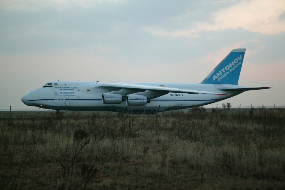 アントノフ・エアラインズ Antonov An-124 Ruslan UR-82072