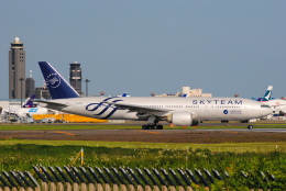 中国南方航空　 B777-300ER sky team 特別塗装1/200 JC Wings 777-300ER 中国南方航空 特別塗装 「スカイチーム」 B