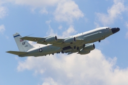 たーぼーさんが、横田基地で撮影したアメリカ空軍 RC-135W Rivet Joint (717-158)の航空フォト（飛行機 写真・画像）