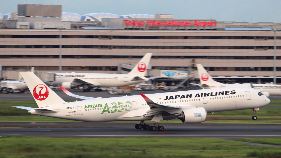 JALUX　A350-900 JAL 日本航空　3号機 JA03XJ JALUX エアバス A350-900 JAL 日本航空 3号機(緑色A350ロゴ