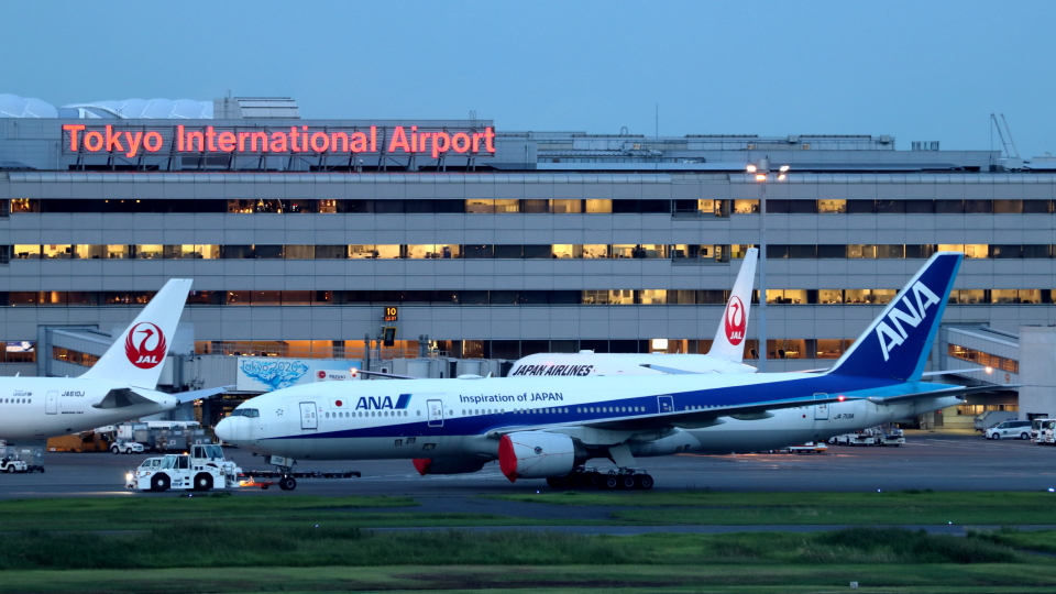 全日空商事　1/200 ANA 777-200 JA713A Amazon.co.jp: 1/200 全日空商事 ANA B777200 JA713A : 文房具