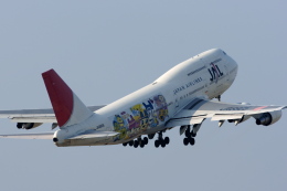たまごっちジェット2007」特別塗装機 日本航空 (747-400