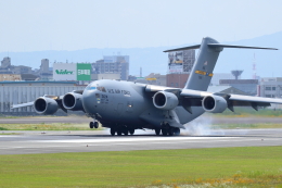 kaz787さんが、伊丹空港で撮影したアメリカ空軍 C-17A Globemaster IIIの航空フォト（飛行機 写真・画像）