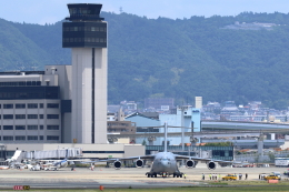 kaz787さんが、伊丹空港で撮影したアメリカ空軍 C-17A Globemaster IIIの航空フォト（飛行機 写真・画像）