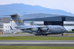 kaz787さんが、伊丹空港で撮影したアメリカ空軍 C-17A Globemaster IIIの航空フォト（飛行機 写真・画像）