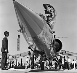 ✺航空自衛隊　f-104 モノクロ写真✺ 航空自衛隊 Mitsubishi F-104 46-8608 松島基地 航空フォト | by
