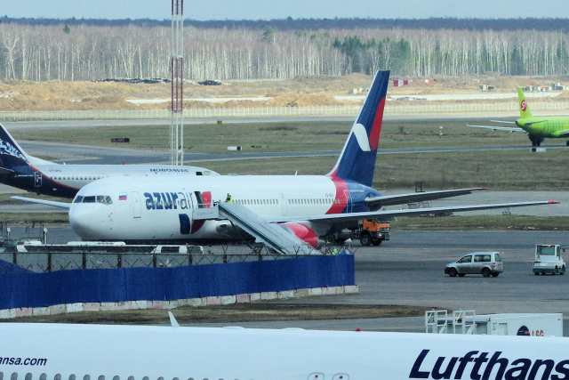 yabyanさんが、ドモジェドヴォ空港で撮影したアズール・エア 767-306/ERの航空フォト（飛行機 写真・画像）