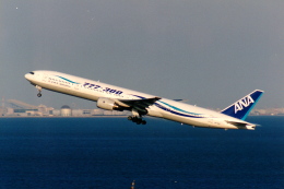 piratさんが、羽田空港で撮影した全日空 777-381の航空フォト（飛行機 写真・画像）