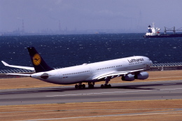 piratさんが、中部国際空港で撮影したルフトハンザドイツ航空 A340-311の航空フォト（飛行機 写真・画像）