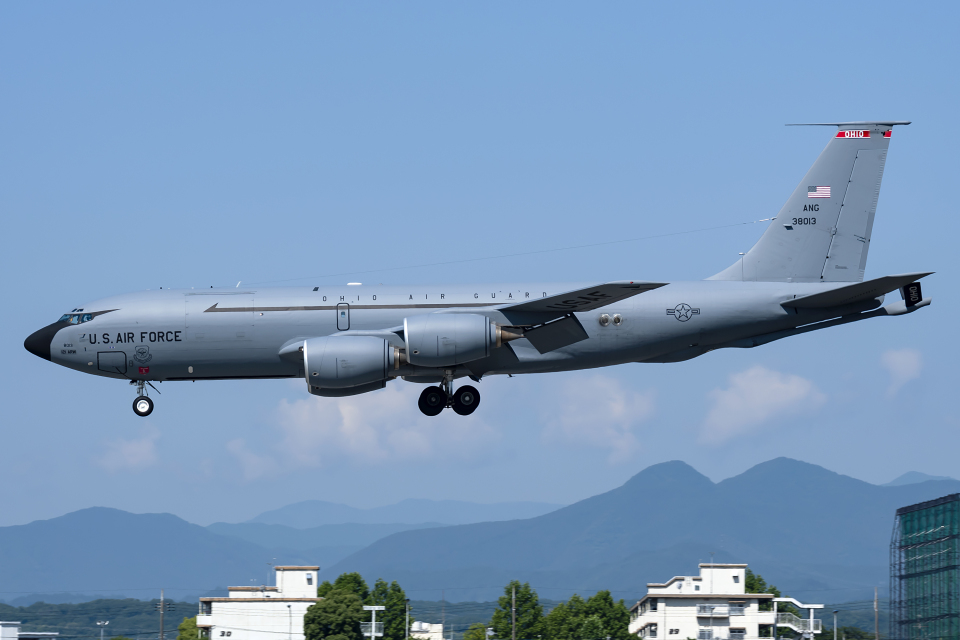 アメリカ空軍 Boeing KC-135 Stratolifter 63-8013 横田基地