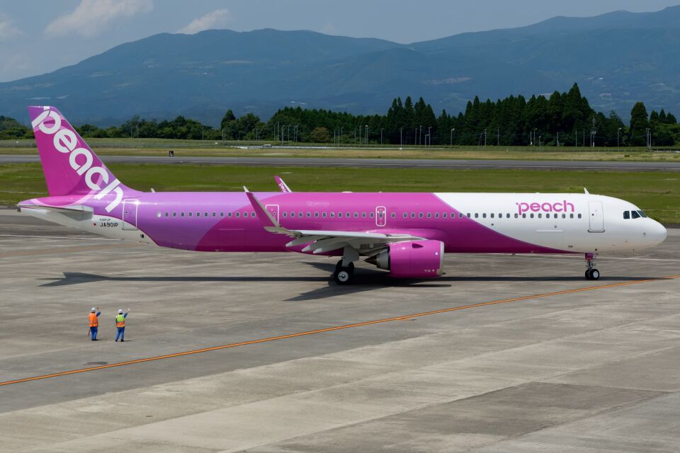 ピーチ Airbus A321neo JA901P 鹿児島空港 航空フォト | by 記録