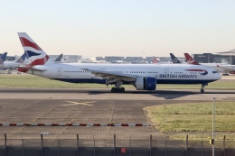 NIKEさんが、ロンドン・ヒースロー空港で撮影したブリティッシュ・エアウェイズ 777-236/ERの航空フォト（飛行機 写真・画像）
