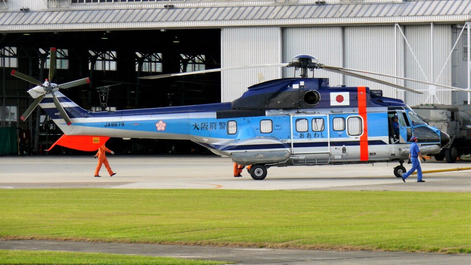 大阪府警察 Aerospatiale AS332 Super Puma JA9679 八尾空港