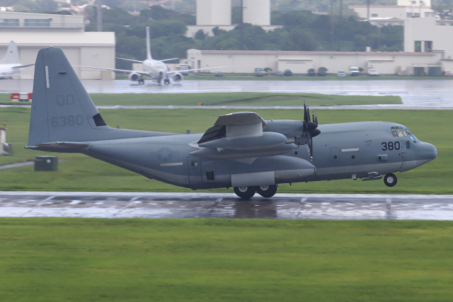 まぐも アメリカ海兵隊 Lockheed Martin C-130 Hercules 166380 横田