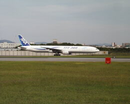 ANA 創立45周年記念「風塗装」Boeing 777-300 JA751A ANA創立45周年記念 [ 風 ]」特別塗装機 全日空 (777-300